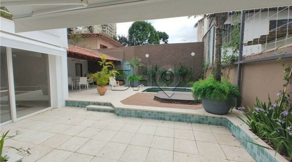 Sobrado para alugar com 3 quartos, 450m² - Foto 1