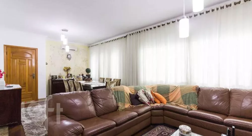 Casa à venda com 3 quartos, 210m² - Foto 4