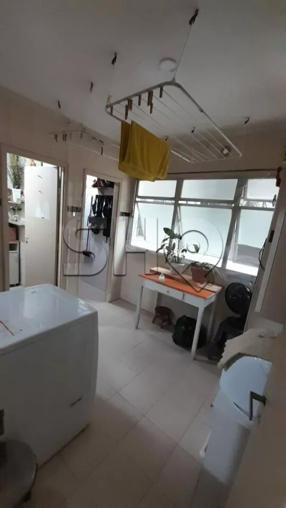 Apartamento à venda com 3 quartos, 123m² - Foto 2