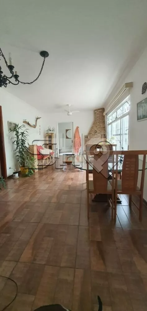 Casa à venda com 4 quartos, 197m² - Foto 3