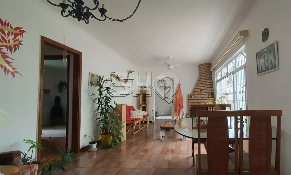 Casa à venda com 4 quartos, 197m² - Foto 1