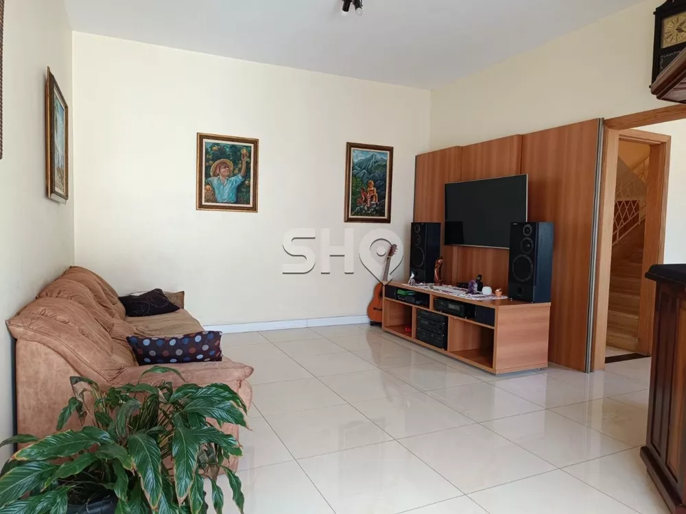 Casa à venda com 4 quartos, 241m² - Foto 1