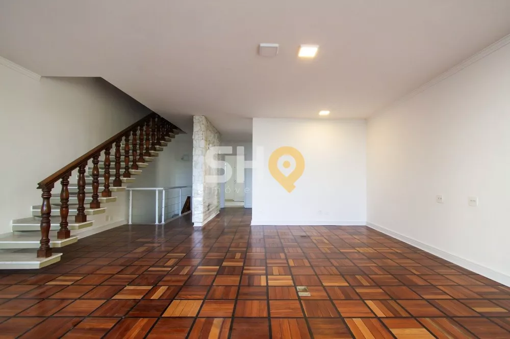 Casa para alugar com 4 quartos, 350m² - Foto 2