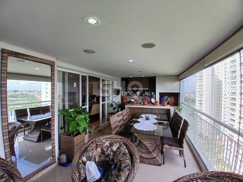 Apartamento à venda com 3 quartos, 131m² - Foto 1