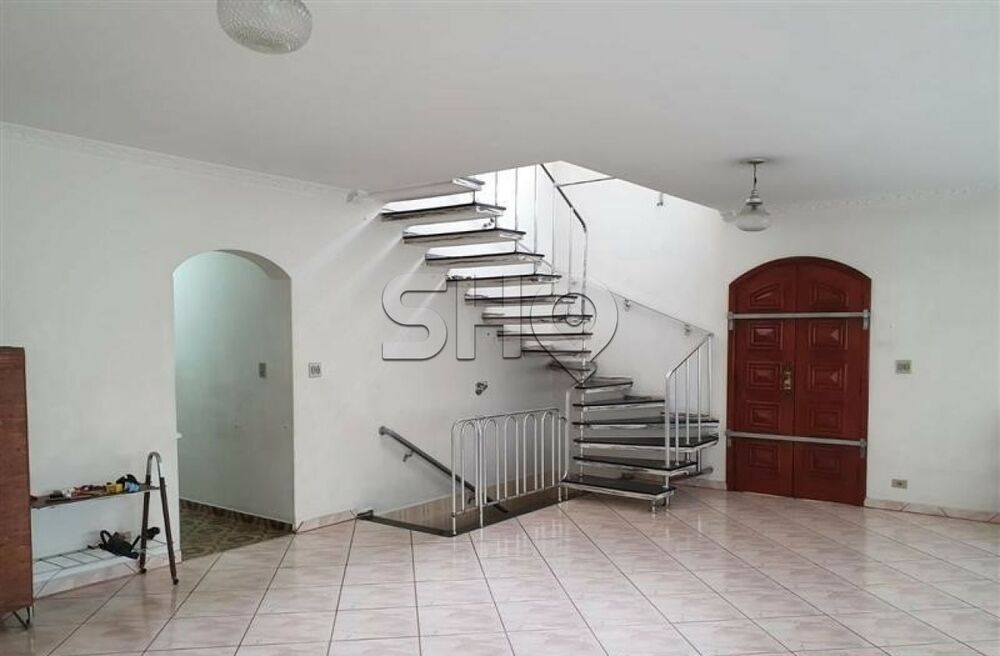 Sobrado à venda com 5 quartos, 300m² - Foto 1
