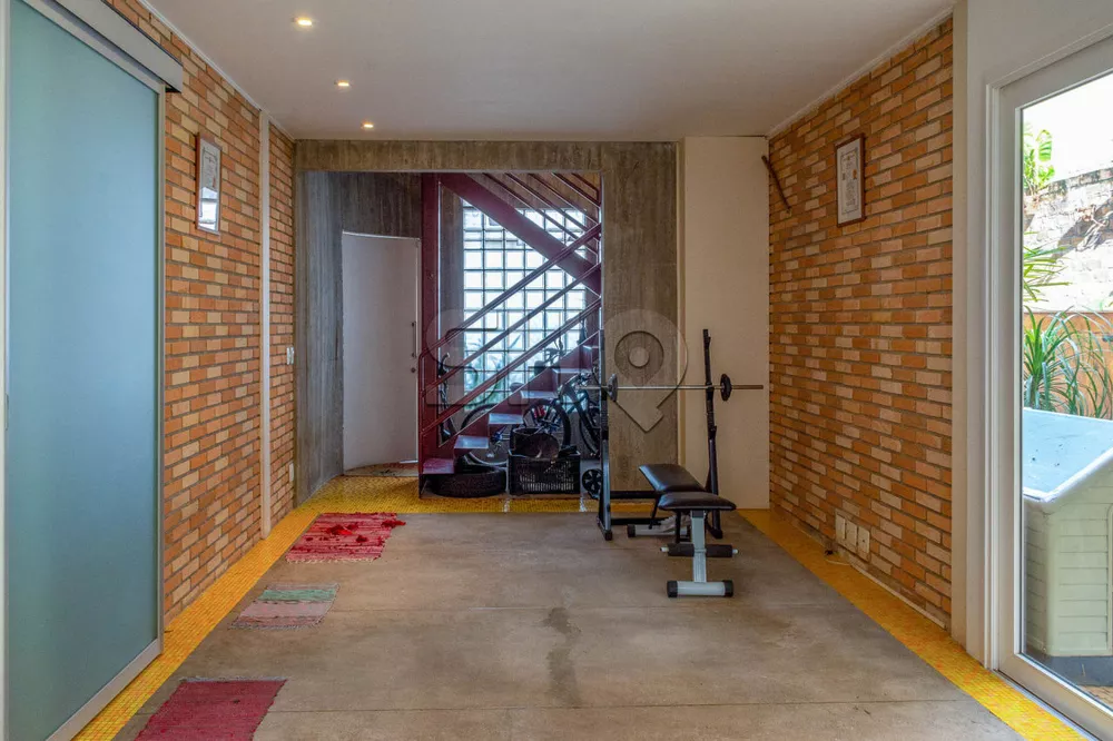 Casa para alugar com 5 quartos, 290m² - Foto 4