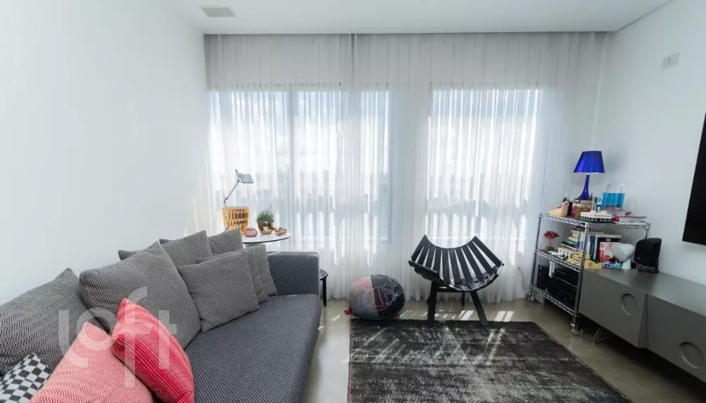 Apartamento à venda com 2 quartos, 70m² - Foto 1