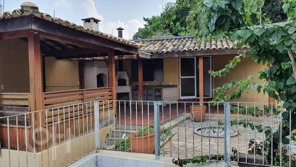 Casa à venda com 3 quartos, 400m² - Foto 1