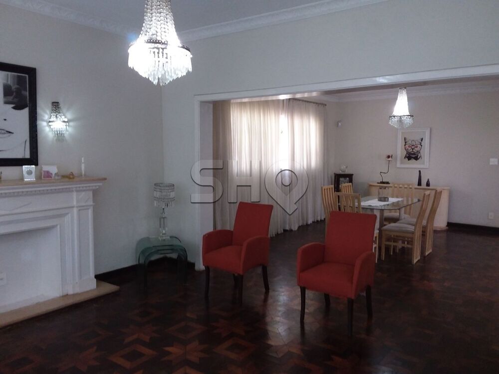 Sobrado à venda com 6 quartos, 330m² - Foto 1