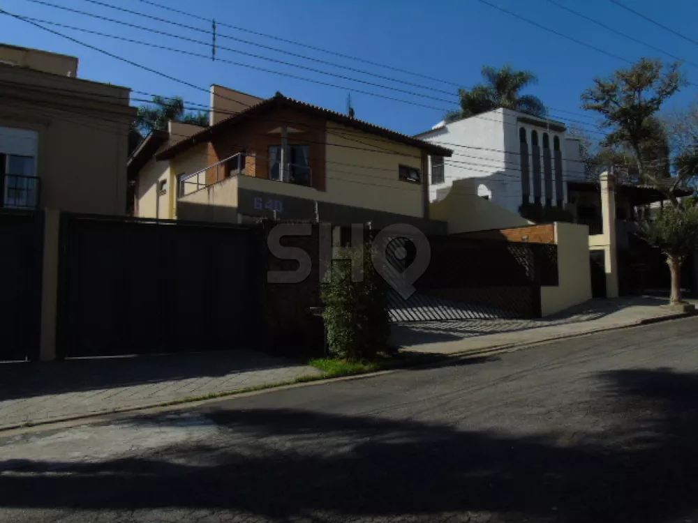 Sobrado à venda com 4 quartos, 250m² - Foto 1