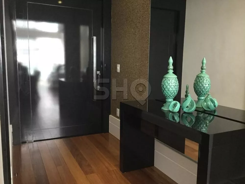 Apartamento para alugar com 4 quartos, 250m² - Foto 4