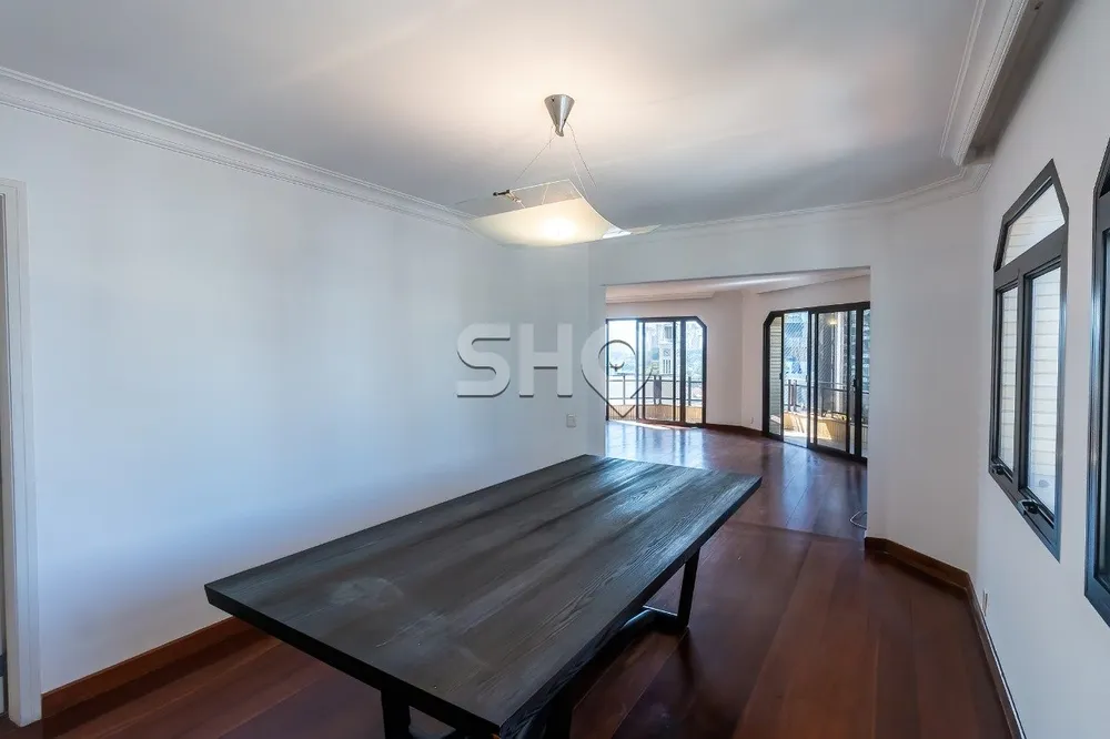 Apartamento, 3 quartos, 240 m² - Foto 1