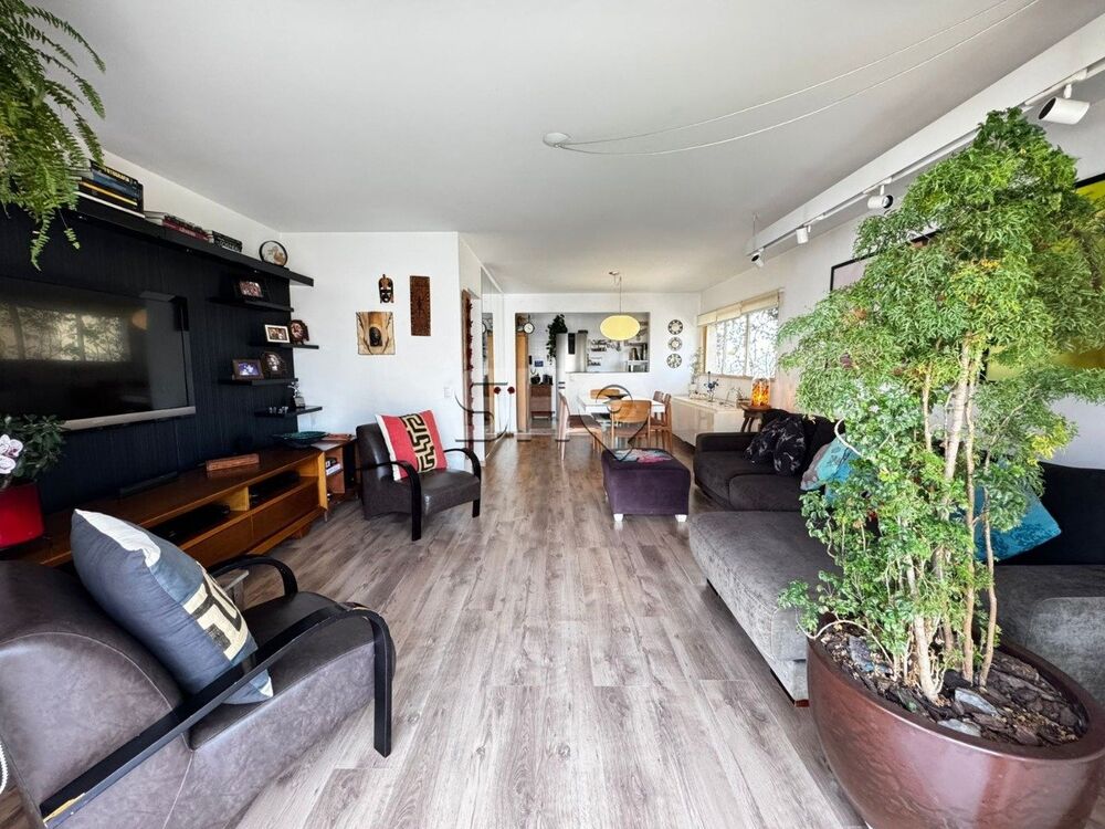 Apartamento à venda com 3 quartos, 135m² - Foto 1