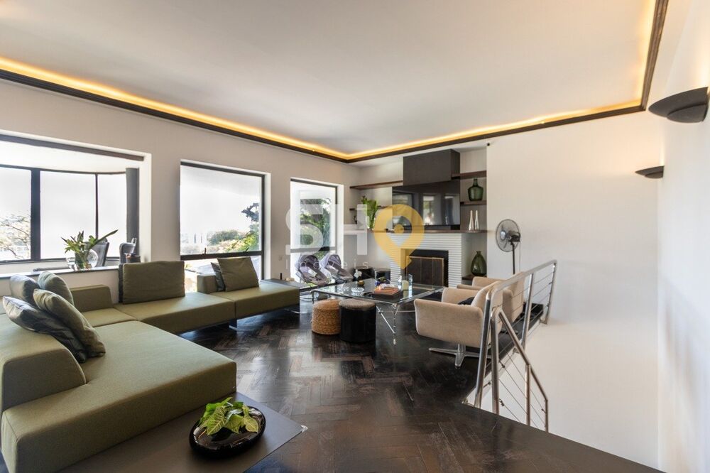 Sobrado à venda com 4 quartos, 376m² - Foto 1