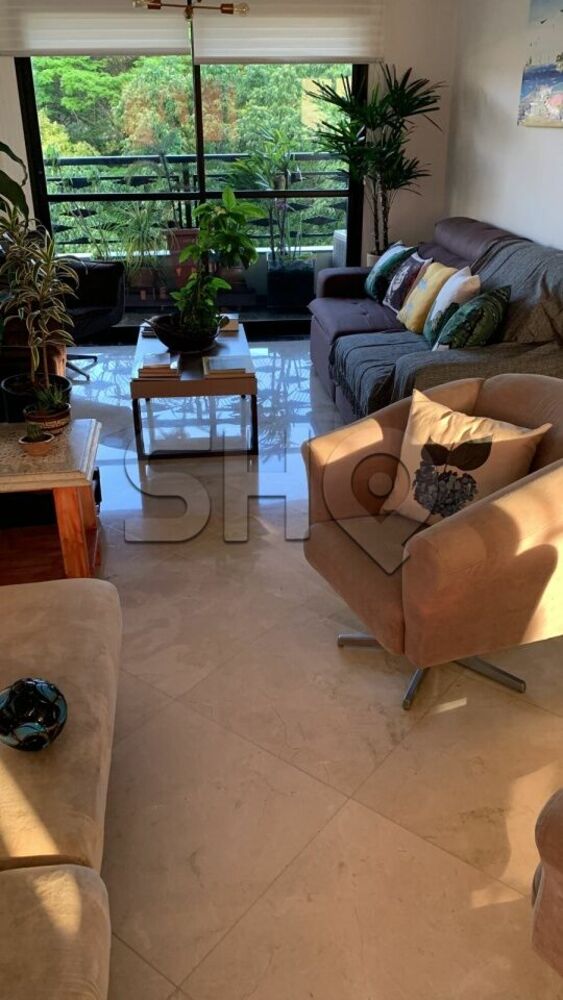 Apartamento à venda com 4 quartos, 240m² - Foto 1