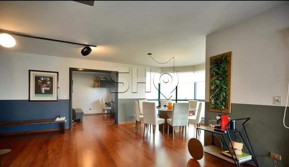 Apartamento à venda com 4 quartos, 207m² - Foto 1