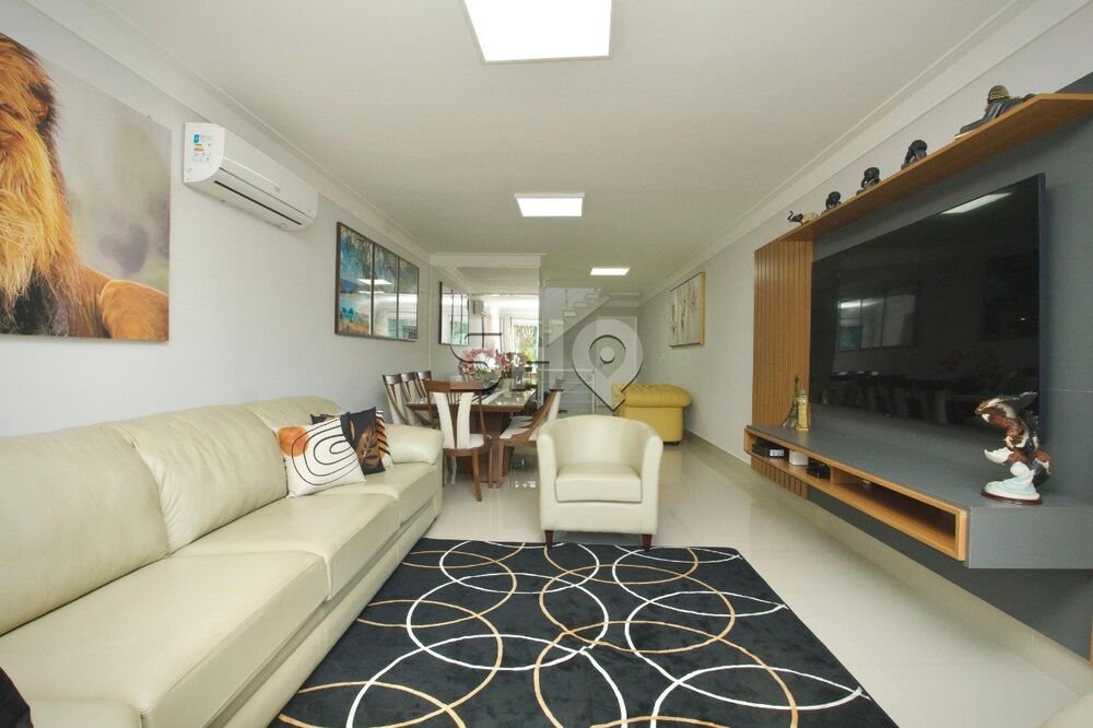 Casa à venda com 3 quartos, 181m² - Foto 1