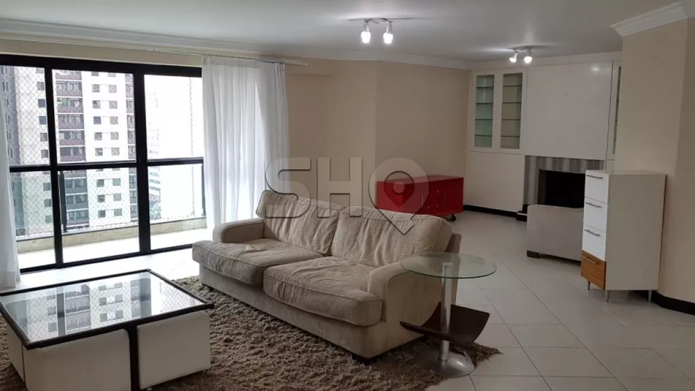 Apartamento para alugar com 3 quartos, 240m² - Foto 1