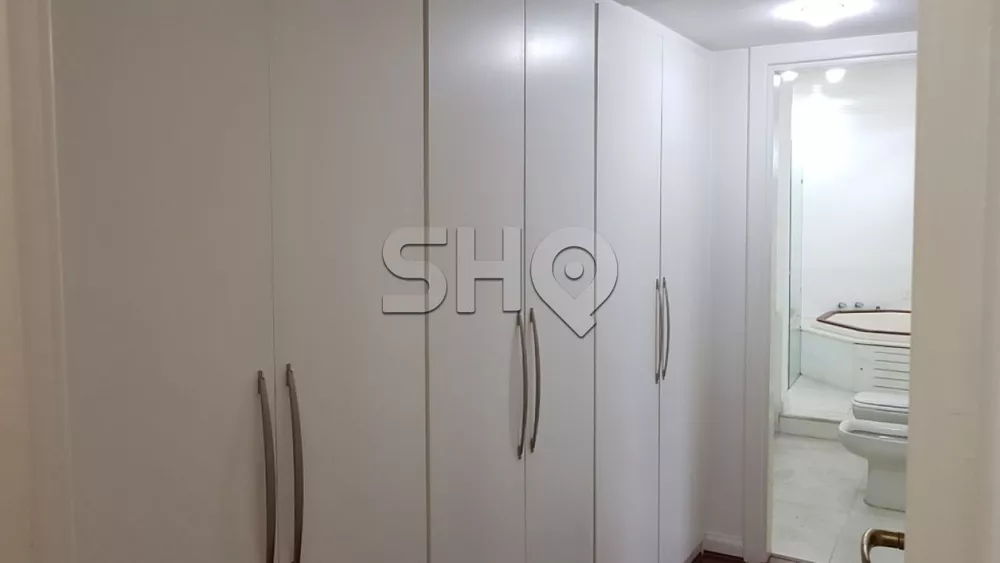 Apartamento para alugar com 3 quartos, 240m² - Foto 14