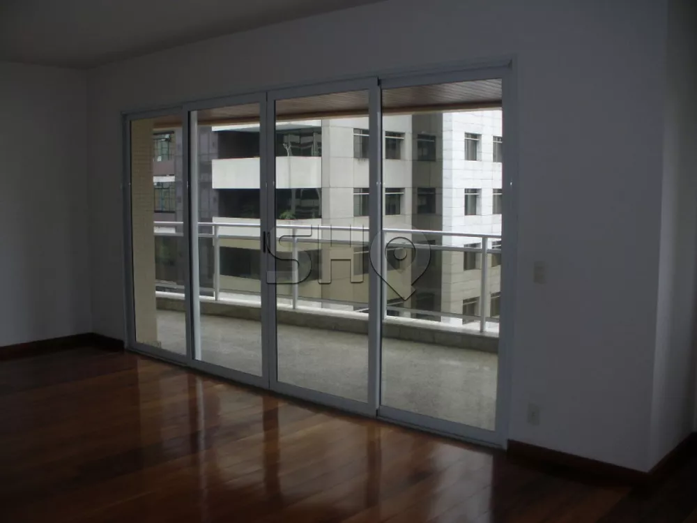 Apartamento para alugar com 4 quartos, 360m² - Foto 1