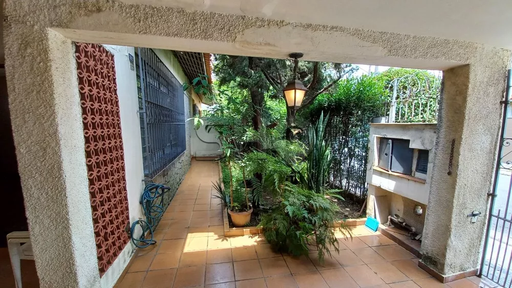 Casa à venda com 3 quartos, 121m² - Foto 1