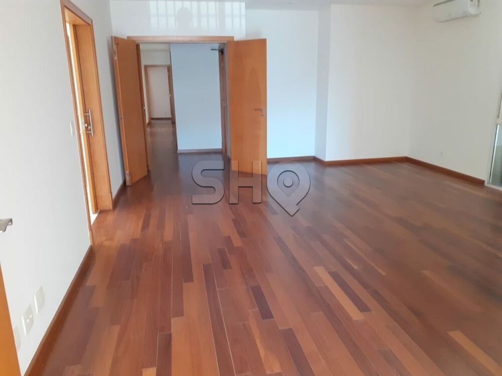 Casa à venda com 6 quartos, 1350m² - Foto 2