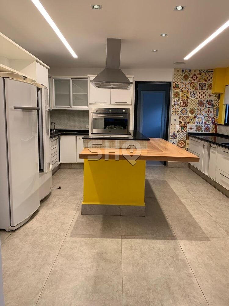 Apartamento para alugar com 4 quartos, 226m² - Foto 5