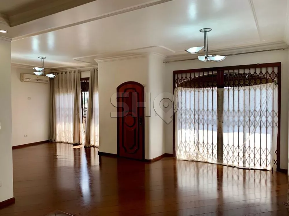 Sobrado à venda com 3 quartos, 300m² - Foto 1