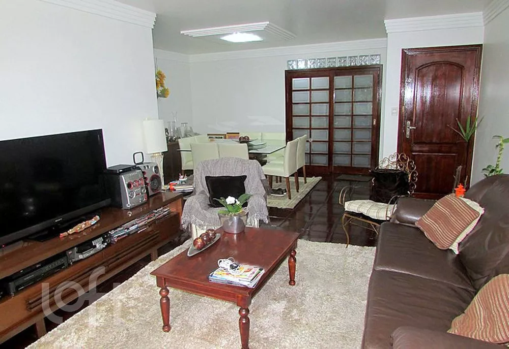 Apartamento à venda com 3 quartos, 137m² - Foto 4