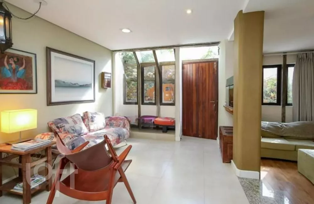 Casa à venda com 3 quartos, 163m² - Foto 1