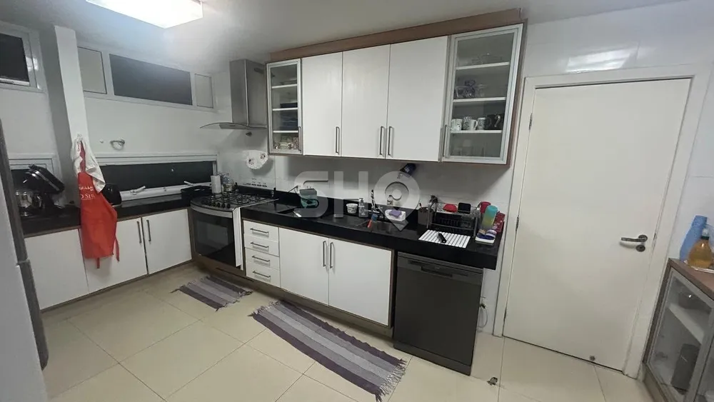 Apartamento, 3 quartos, 236 m² - Foto 1