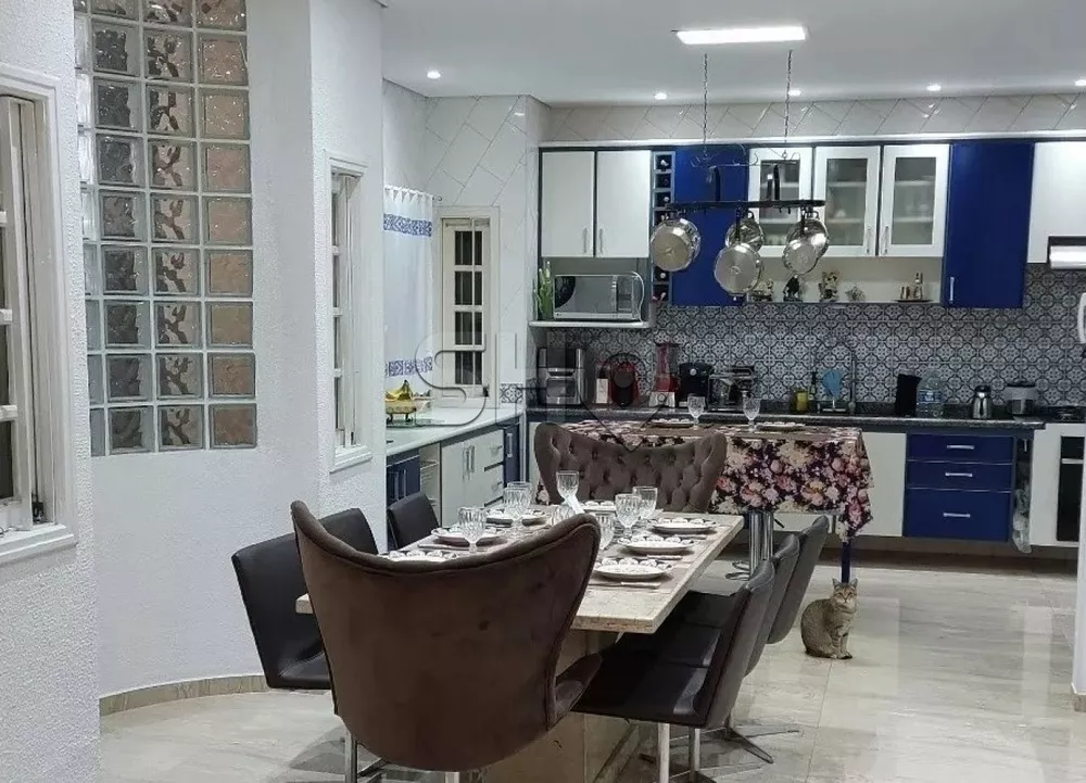 Casa à venda com 4 quartos, 340m² - Foto 1