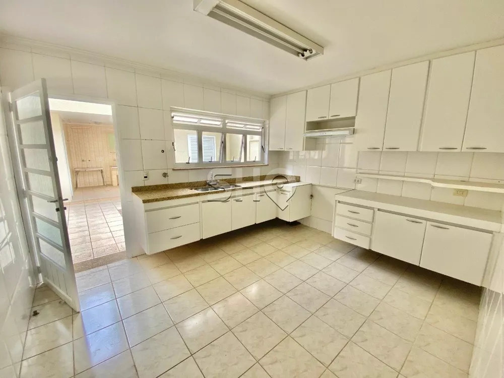 Casa à venda com 3 quartos, 245m² - Foto 4