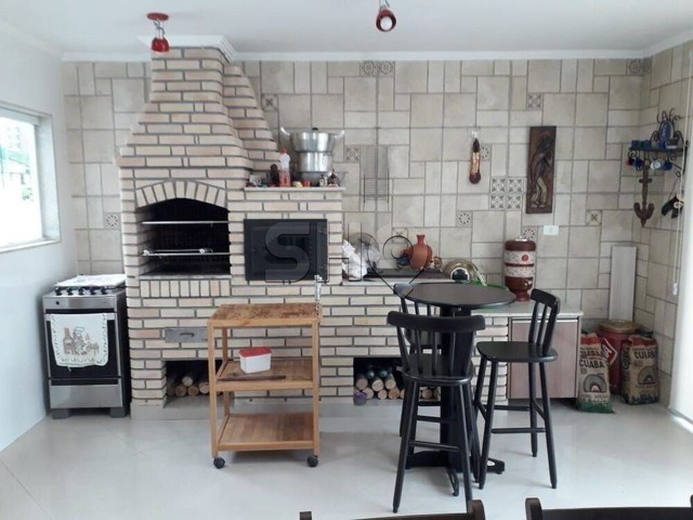 Sobrado à venda com 3 quartos, 220m² - Foto 1