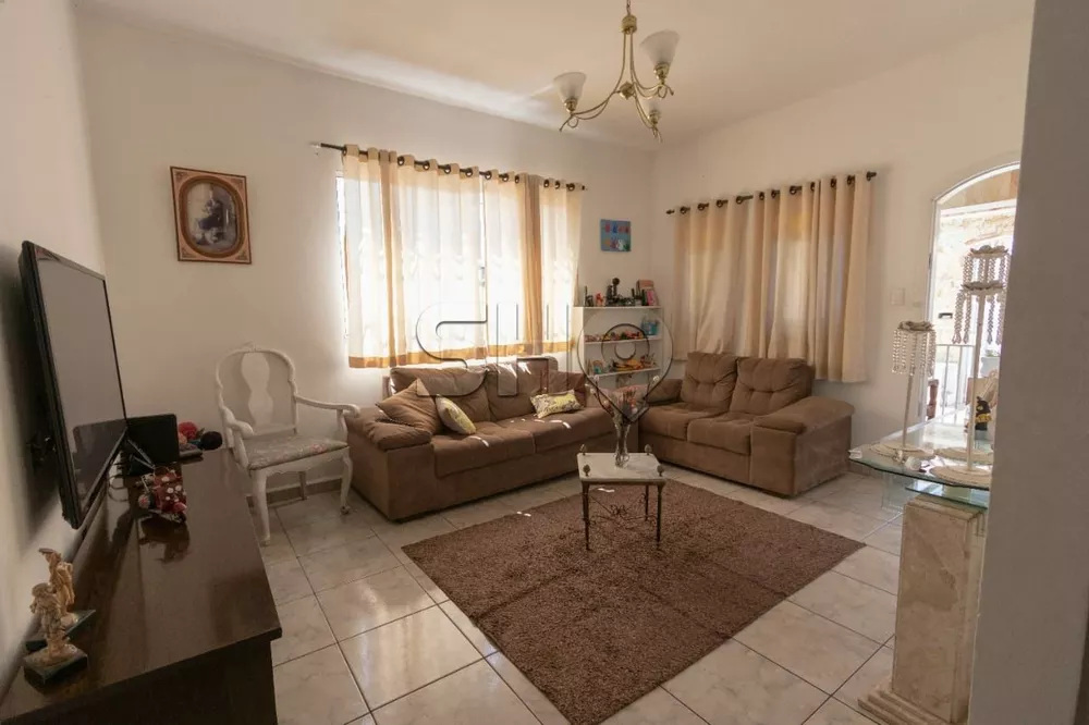 Casa à venda com 3 quartos, 250m² - Foto 1