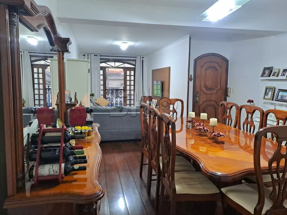 Casa, 3 quartos, 244 m² - Foto 1