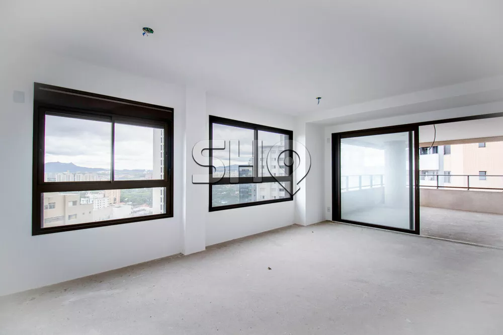 Apartamento à venda com 4 quartos, 218m² - Foto 1