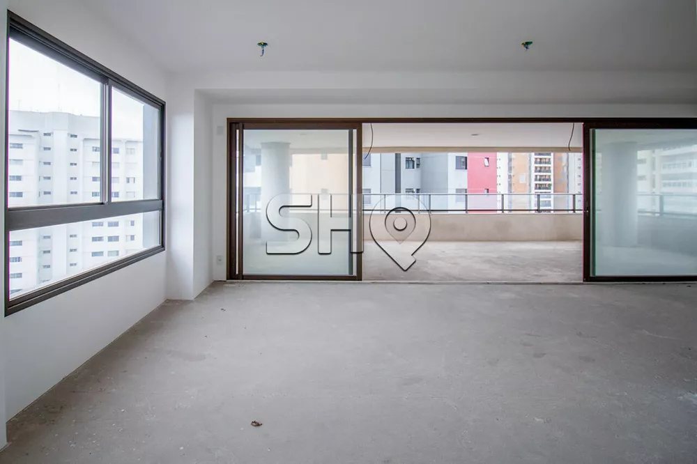 Apartamento à venda com 4 quartos, 218m² - Foto 2