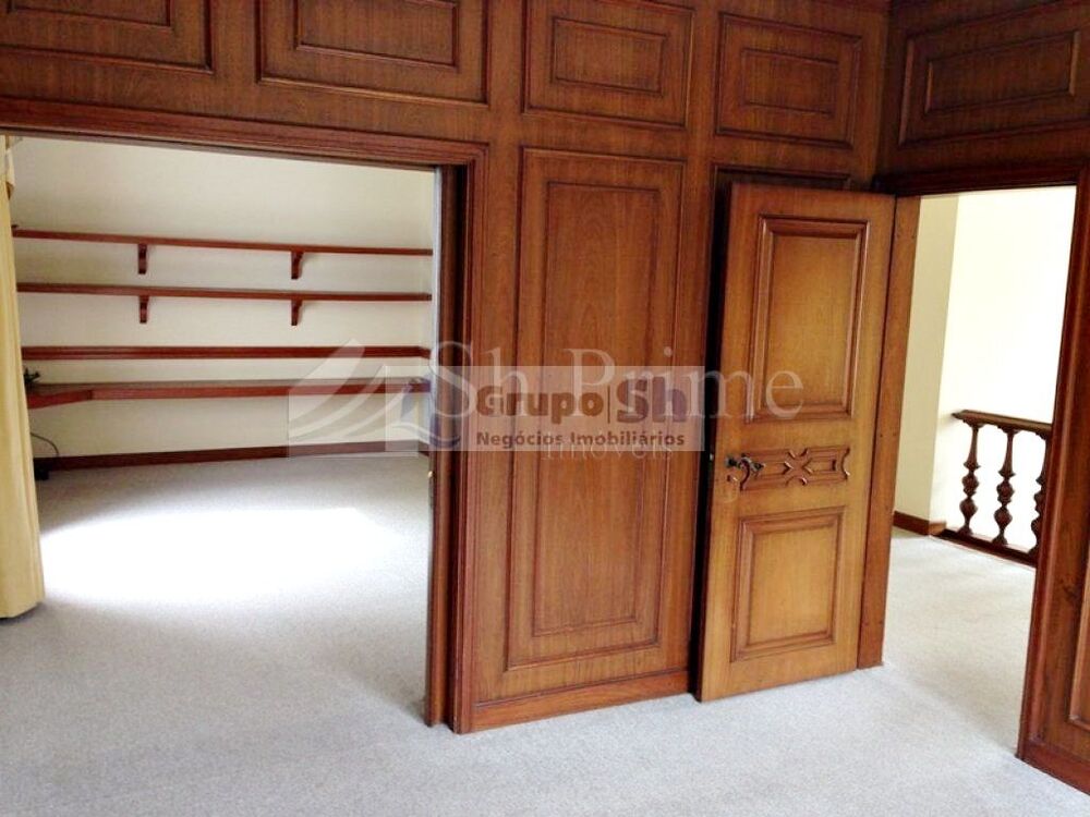 Sobrado à venda com 4 quartos, 500m² - Foto 1