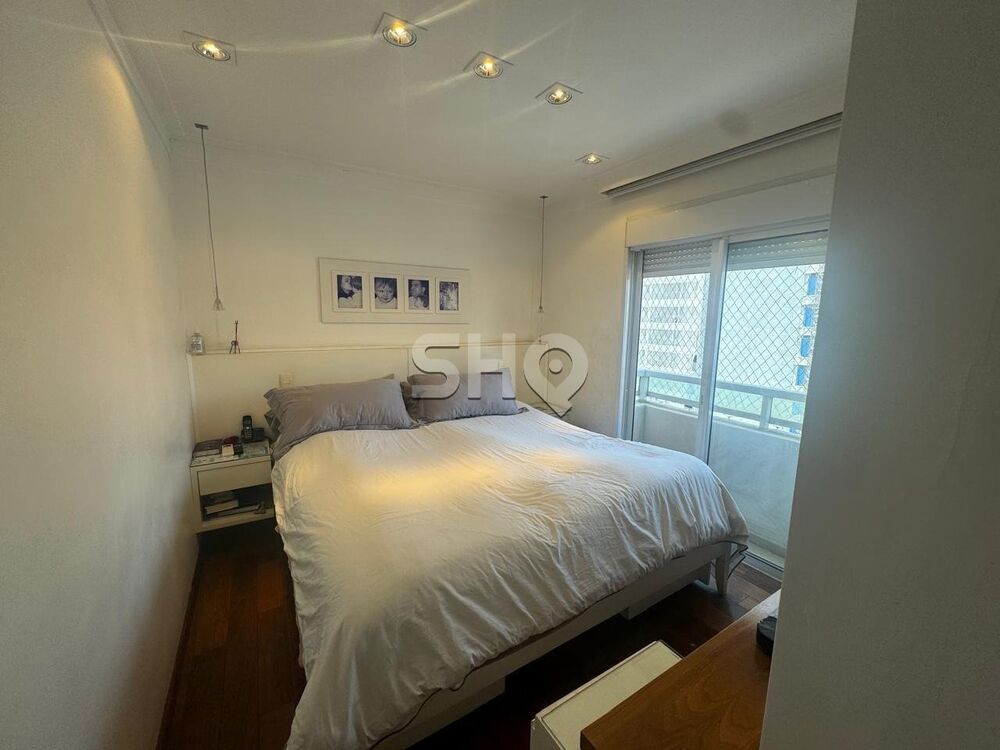 Apartamento à venda com 3 quartos, 133m² - Foto 9