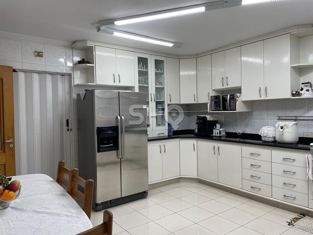 Casa de Condomínio à venda com 3 quartos, 218m² - Foto 2