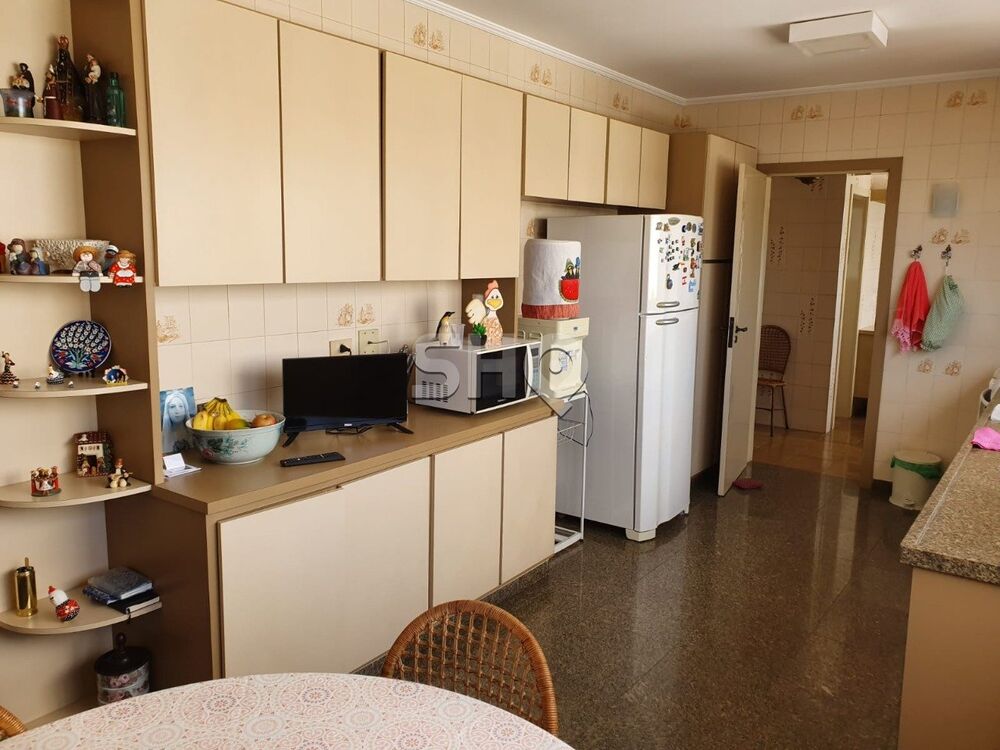 Apartamento à venda com 4 quartos, 227m² - Foto 4