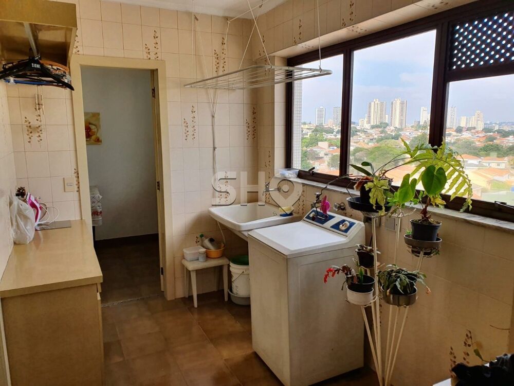 Apartamento à venda com 4 quartos, 227m² - Foto 2