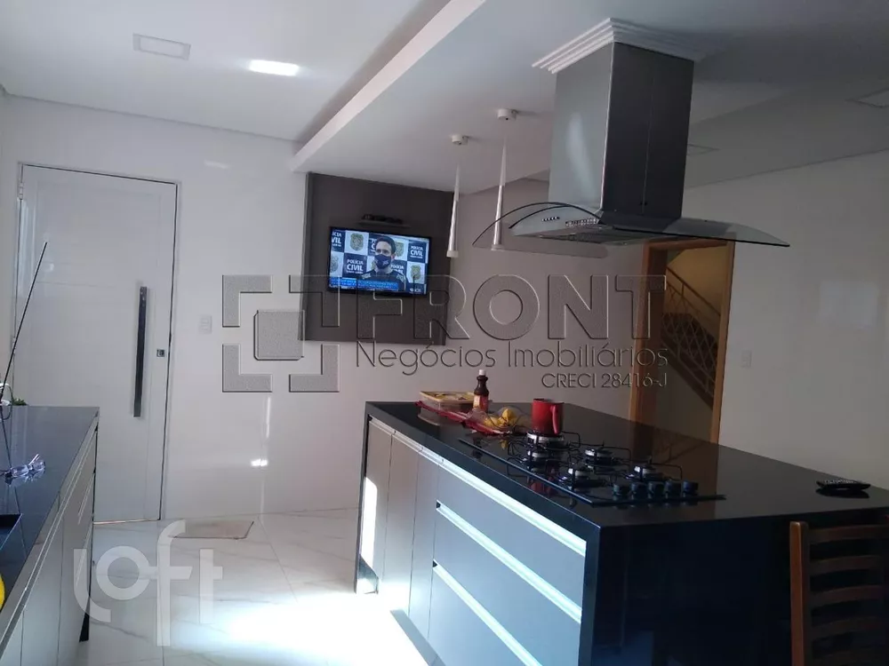 Casa à venda com 4 quartos, 214m² - Foto 2