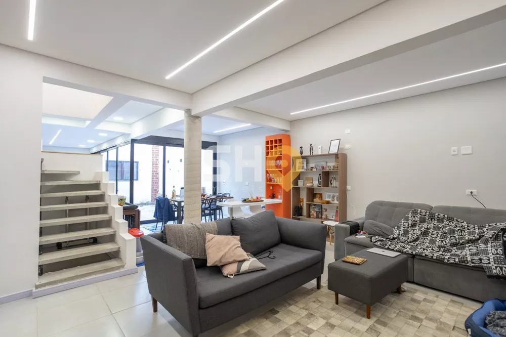 Casa à venda com 3 quartos, 230m² - Foto 1