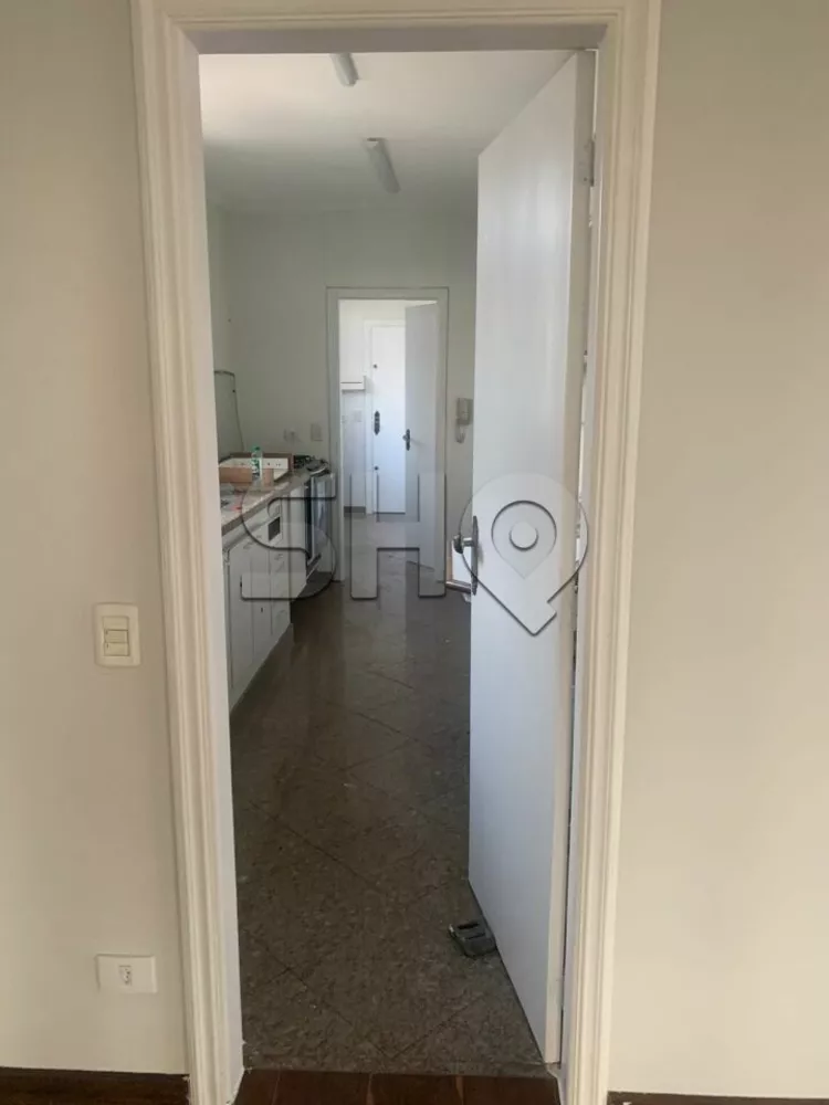 Apartamento à venda com 3 quartos, 180m² - Foto 4