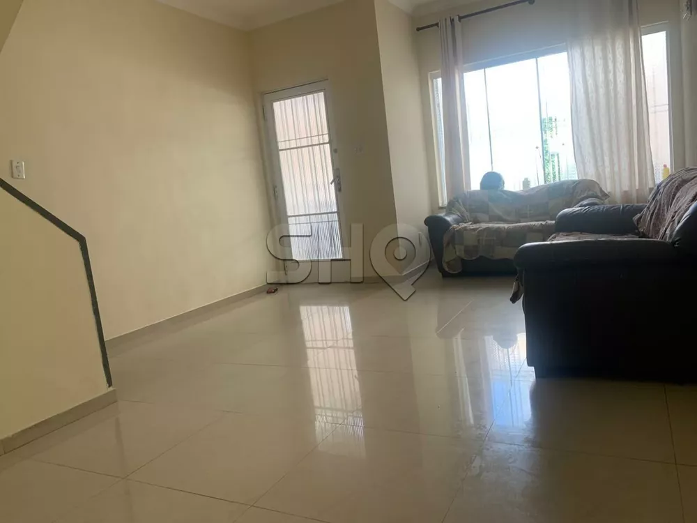 Casa à venda com 3 quartos, 121m² - Foto 1