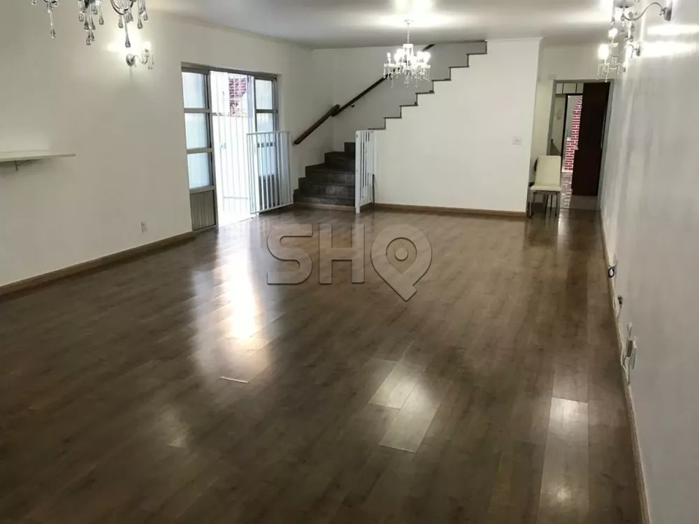 Sobrado à venda com 3 quartos, 271m² - Foto 1