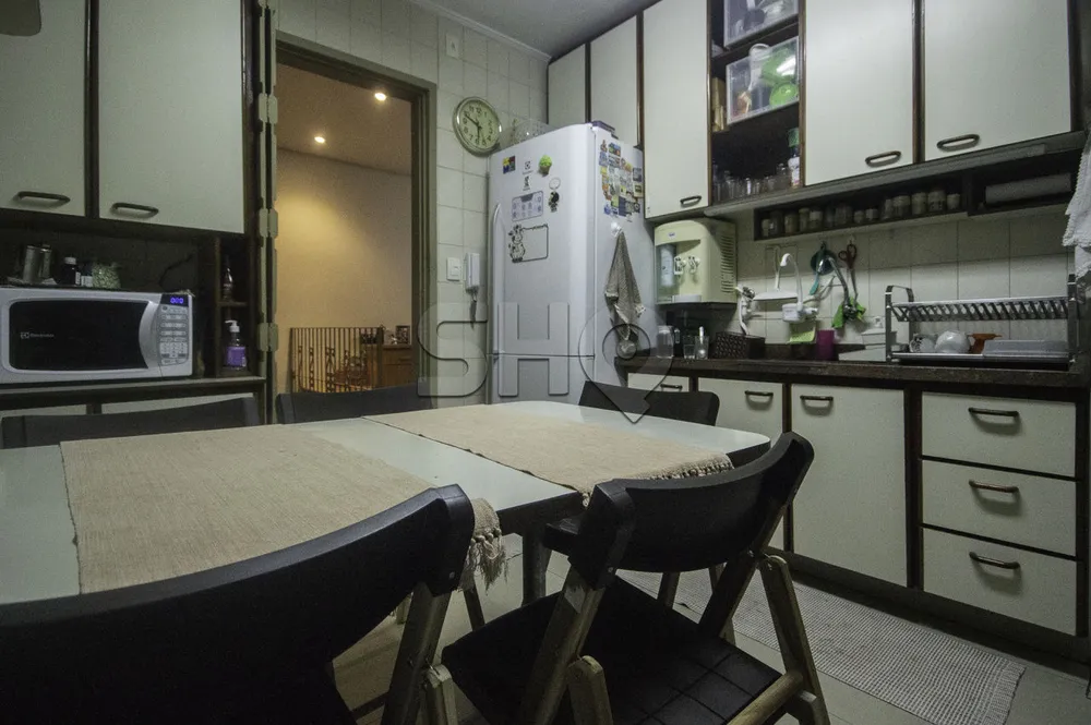 Sobrado, 6 quartos, 242 m² - Foto 4