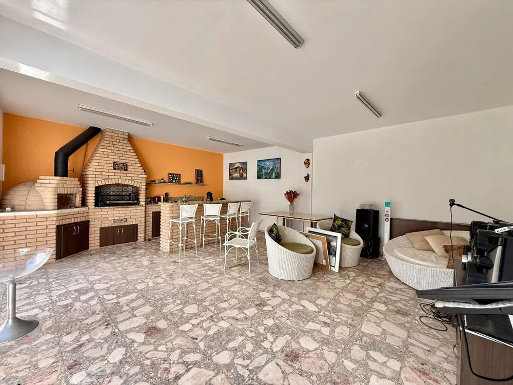 Casa, 3 quartos, 285 m² - Foto 1